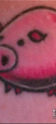 тату свинья №442 — эксклюзивный вариант рисунка, который хорошо можно использовать для преобразования и нанесения как тату свинья