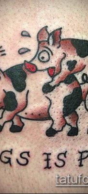 тату свинья №505 — классный вариант рисунка, который хорошо можно использовать для переделки и нанесения как тату свинья и петух