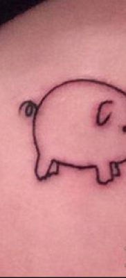 тату свинья №193 — прикольный вариант рисунка, который удачно можно использовать для переработки и нанесения как тату кабан и бык