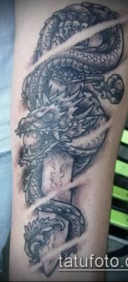 Фото тату дракон и меч (tattoo) (значение) — пример рисунка — 016 tatufoto.com
