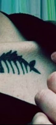 Фото тату скелет рыбы — пример рисунка — 30052017 — пример — 013 Fish skeleton tattoo
