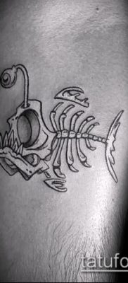 Фото тату скелет рыбы — пример рисунка — 30052017 — пример — 020 Fish skeleton tattoo
