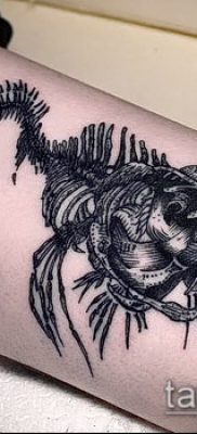 Фото тату скелет рыбы — пример рисунка — 30052017 — пример — 024 Fish skeleton tattoo