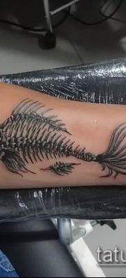 Фото тату скелет рыбы — пример рисунка — 30052017 — пример — 037 Fish skeleton tattoo