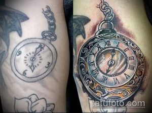 Фото тату до и после перекрытия. Старая татуировка с изображением карманных часов перекрывается детализированной татуировкой с изображением механизма часов.