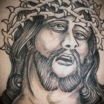 Фото тату Иисуса Христа №451 - достойный вариант рисунка, который успешно можно использовать для преобразования и нанесения как тату иисуса христа на спине
