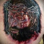 Фото тату Иисуса Христа №641 - крутой вариант рисунка, который успешно можно использовать для переделки и нанесения как тату иисуса христа на плече