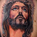 Фото тату Иисуса Христа №825 - крутой вариант рисунка, который успешно можно использовать для переделки и нанесения как тату иисуса христа за столом