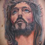Фото тату Иисуса Христа №54 - крутой вариант рисунка, который хорошо можно использовать для преобразования и нанесения как тату иисуса христа на боку
