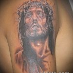 Фото тату Иисуса Христа №328 - крутой вариант рисунка, который удачно можно использовать для преобразования и нанесения как тату иисуса христа в кресте
