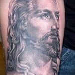 Фото тату Иисуса Христа №898 - прикольный вариант рисунка, который успешно можно использовать для доработки и нанесения как тату иисуса христа в кресте