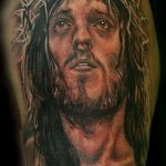 Фото тату Иисуса Христа №962 - достойный вариант рисунка, который легко можно использовать для доработки и нанесения как тату иисуса христа на спине