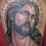 Фото тату Иисуса Христа №14 - крутой вариант рисунка, который успешно можно использовать для переделки и нанесения как тату иисуса христа на спине