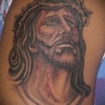 Фото тату Иисуса Христа №213 - прикольный вариант рисунка, который хорошо можно использовать для преобразования и нанесения как тату иисуса христа на груди