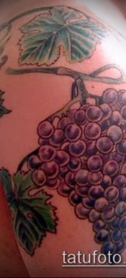 Фото тату виноград — 20062017 — пример — 028 Tattoo grapes_tatufoto.com