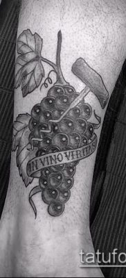 Фото тату виноград — 20062017 — пример — 069 Tattoo grapes_tatufoto.com