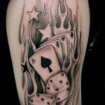 Фото тату игральные кости №841 - крутой вариант рисунка, который успешно можно использовать для переделки и нанесения как тату игральные кости на шее