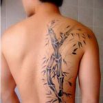 тату на спине №577 - достойный вариант рисунка, который успешно можно использовать для преобразования и нанесения как тату на спине девушка