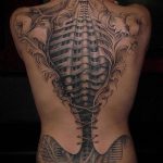 тату на спине №483 - классный вариант рисунка, который хорошо можно использовать для переработки и нанесения как тату на спине девушка