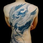 тату на спине №26 - прикольный вариант рисунка, который легко можно использовать для переделки и нанесения как тату на спине крылья