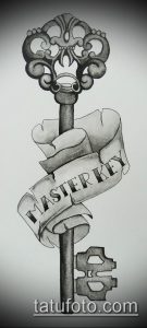 Фото тату: эскиз татуировки с изображением ключа и свитка с надписью 'Master Key'. Символизирует успех, возможности и открытие новых путей.