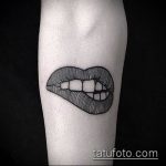 тату губы №618 - интересный вариант рисунка, который успешно можно использовать для переработки и нанесения как тату губы для девушек