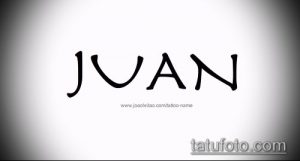Черно-белое фото тату с именем "JUAN", выполненным в классическом и четком шрифте. Подходит для тех, кто ценит простоту и элегантность.