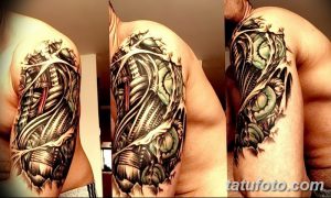Фото тату биомеханического рукава на плече, выполненное в черно-серых тонах с высокой детализацией и реалистичными механическими элементами.