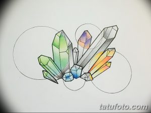 Эскиз тату: красочный рисунок кристаллов различных форм и цветов, окруженных геометрическими фигурами. Оригинальный дизайн.