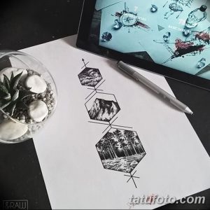 Эскиз татуировки с изображением леса, заключенного в геометрические фигуры - гексагоны. Черно-белый рисунок, выполненный в технике лайнарт.