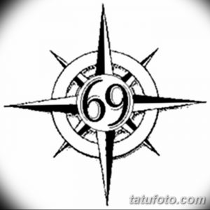 Фотография татуировки с цифрами '69' внутри изображения компаса. Черный рисунок татуировки на белом фоне.