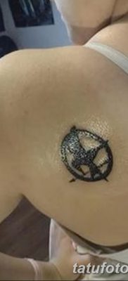 фото тату Сойка пересмешница от 25.09.2017 №033 — Tattoo Hunger Games — tatufoto.com