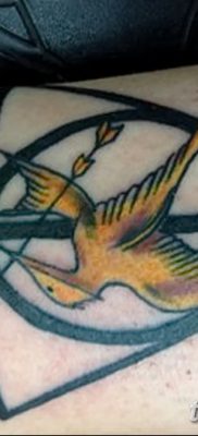 фото тату Сойка пересмешница от 25.09.2017 №062 — Tattoo Hunger Games — tatufoto.com