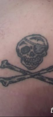 фото тату веселый Роджер от 22.09.2017 №078 — tattoo Jolly Roger — tatufoto.com