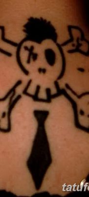 фото тату веселый Роджер от 22.09.2017 №080 — tattoo Jolly Roger — tatufoto.com