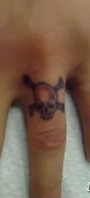 фото тату веселый Роджер от 22.09.2017 №084 — tattoo Jolly Roger — tatufoto.com