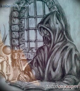 Эскиз тату монаха, читающего книгу у окна. Рисунок выполнен в стиле графики, с использованием линий и штрихов.