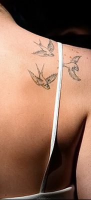 фото тату три ласточки от 24.09.2017 №001 — three swallow tattoos — tatufoto.com
