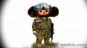 Фото татуировки Чебурашки в военной форме с оружием. Рисунок выполнен в реалистичном стиле.