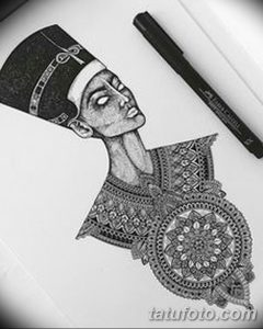 Фото эскиза тату с изображением Нефертити, выполненного в технике pointillism (пуантилизм). Рисунок состоит из множества точек, создающих эффект тени и объема.