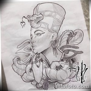Черно-белый эскиз татуировки Нефертити в стиле blackwork, с использованием геометрических узоров, символа Уаджет (глаз Гора) и цветка лотоса. Минималистичный и стильный дизайн.