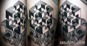 Фото тату черепа, состоящего из кубиков. Черно-белое изображение, сложный дизайн, реалистичное изображение на ноге.