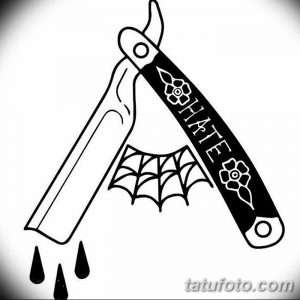 Фотография черно-белой татуировки опасной бритвы с паутиной и надписью 'HATE'. Минималистичный рисунок татуировки.