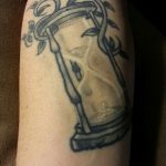 фото тату песочные часы от 21.10.2017 №124 - tattoo hourglass - tatufoto.com