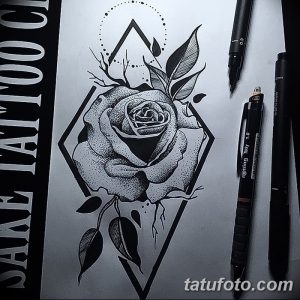Эскиз татуировки с изображением розы, заключенной в геометрические фигуры. Черно-белый рисунок в стиле дотворк.