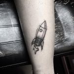 что означает татуировка ракета. Смотреть фото что означает татуировка ракета. Смотреть картинку что означает татуировка ракета. Картинка про что означает татуировка ракета. Фото что означает татуировка ракета