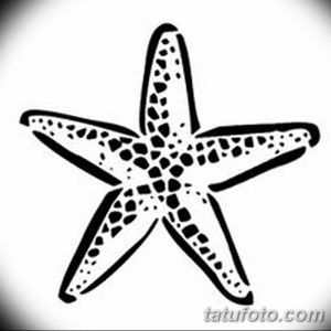 Черно-белый эскиз татуировки морской звезды, выполненный в минималистичном стиле. Четкие контуры и точечная текстура.