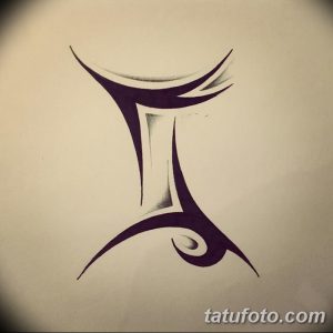 Черно-белый эскиз татуировки символа зодиака Близнецы, состоящего из двух вертикальных линий, соединенных перекладинами сверху и снизу.