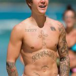 фото Новая тату Джастина Бибера от 05.12.2017 №014 - Justin Bieber's - tattoo-photo.ru