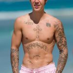 фото Новая тату Джастина Бибера от 05.12.2017 №018 - Justin Bieber's - tattoo-photo.ru